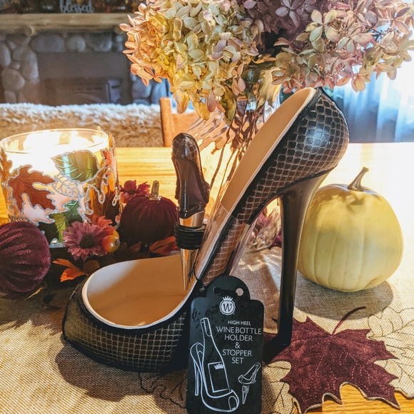 Other - Wine bottle holder and stopper set